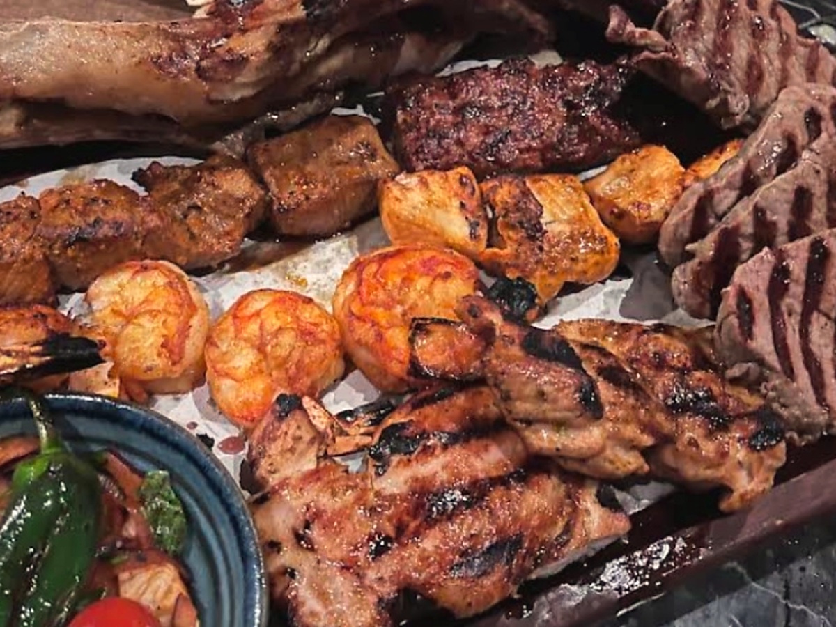 Selections-Grillbrett bei Baba Pirzola mit Kuzu Pirzola, Lokum Bonfile, Karides Şiş, Tavuk Külbastı und Kuzu Şiş